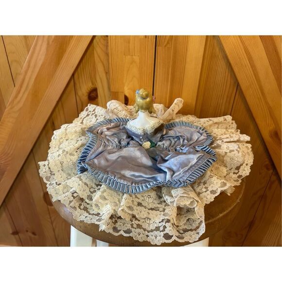 Goebel Jenny Lind Authentic Tea Cozy Doll (8471) Read - Picture 5 of 11